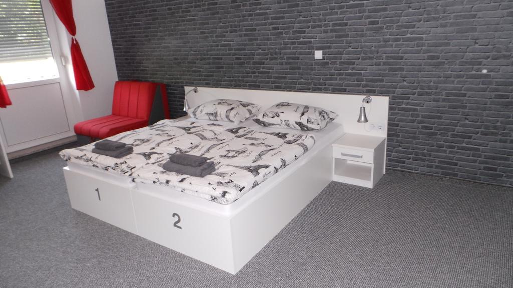 סלאבונסקי ברוד Hostel Levicki חדר תמונה